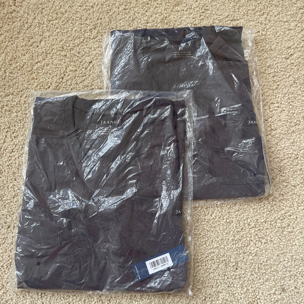 Jaanuu scrub top